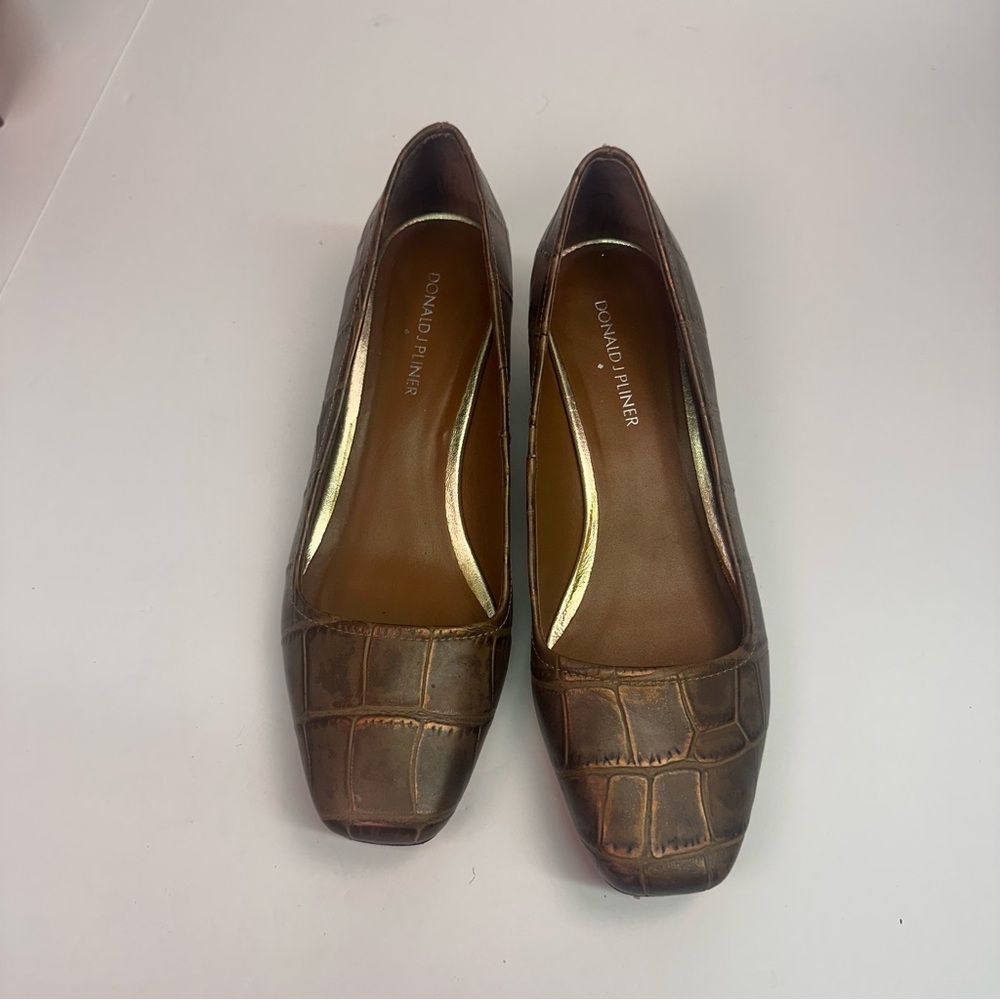 Donald J. Pliner Women's Tan Croc-Embossed low wedge size 9